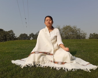 Handwoven White Pure Himalayan Sheep Wool Meditation Shawl,Himalayan Prayer Blanket,Kullu Shawl,Ethnic Indian Shawl,Wool Prayer Wrap