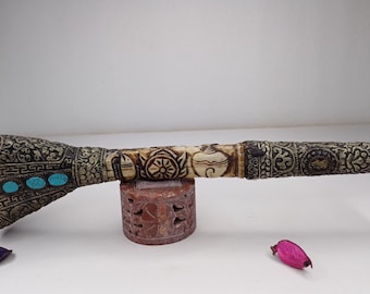 Trompeta ritual tibetana Kangling de hueso doble Mahakala tallada a mano con incrustaciones de plata, trompeta tántrica tradicional usada, herramienta de chamanismo budista
