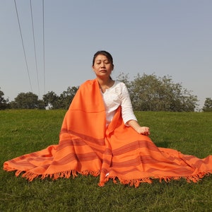 Handwoven Orange Pure Himalayan Sheep Wool Meditation Shawl,Himalayan Prayer Blanket,Kullu Shawl,Ethnic Indian Shawl,Wool Prayer Wrap Bild 1