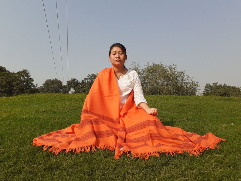 Handwoven Orange Pure Himalayan Sheep Wool Meditation Shawl,Himalayan Prayer Blanket,Kullu Shawl,Ethnic Indian Shawl,Wool Prayer Wrap Bild 1