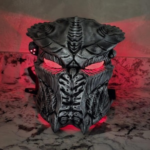 PREDATOR HELMET - High Quality