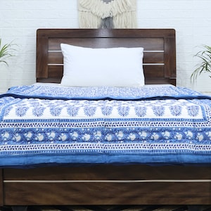 Dusk Blue & White Indian Hand Block Gedruckt Baumwolle Quilts Reversible Einzelbett Japuri Mazai Reisen Decken, Floral Print Quilts, Geschenke