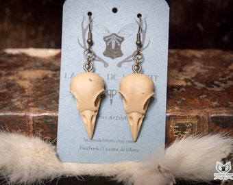 Boucles d' oreilles crane de corbeau en résine