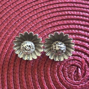 Silver clip on earrings, vintage earrings, pretty earrings, unique earrings, decorative earrings, antique earrings,