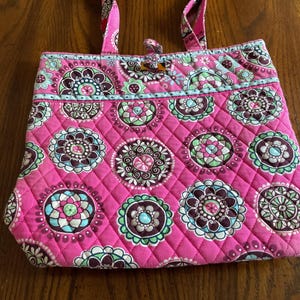Vera Bradley Tote Bag “ Cupcakes Pink “ Pattern, Vera Bradley Over the Shoulder Tote Bag, Vera Bradley Pink Floral Paisley Pattern, Teen Bag