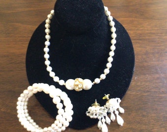 Vintage Pearl Jewelry Set: Necklace, Bracelet, Earrings