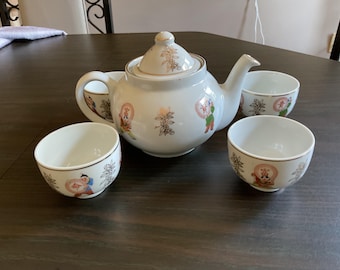 Vintage Chinese Porcelain Teapot with 4 Cups