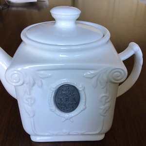 Vintage Teapot Porcelain Teapot, White Teapot, Pretty Teapot, Unique Teapot, Gift for Mom, Gift for Grandma