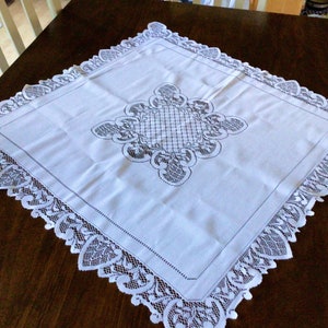 Vintage Square Tablecloth, White Lace Tablecloth Decorative Vintage Lace Tablecloth, 28.5 Inches By 28.5 Inches Tablecloth,