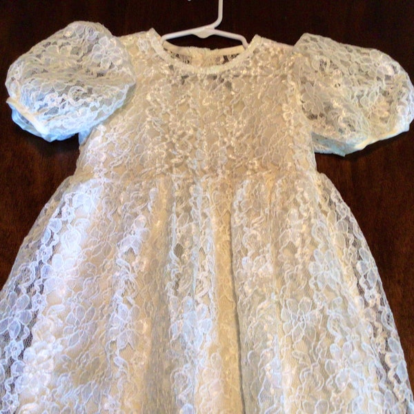 Little Girls Lace Dress, Size 6-8 Girls Size, Flower Girls Dress, Princess Lace Dress, Family Photo Dress, Girls Vintage Dress, White Flower