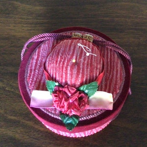 Vintage Sewing Pin Cushion, hat box, sewing storage, sewing container, gift for a quilters, notions and sewing needle storage container,
