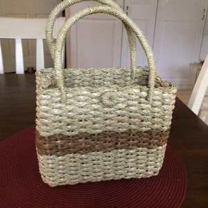 Girls straw bag, Straw handbag, girls wicker bag, girls vintage straw purse, gift for a girl, vintage girls purse, girls gift, straw bag,