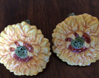 Vintage Sunflower Ceramic Salt and Pepper Shaker Set