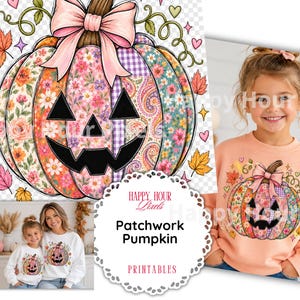 Puede incluir: Una sudadera de cuello redondo color melocotón con un gran gráfico de una calabaza con un diseño de patchwork de patrones florales, de cachemira y de cuadros. La calabaza tiene una cara de jack-o'-lantern negra y un gran lazo rosa, rodeada de hojas.