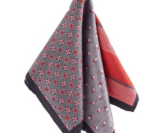 Handgemachtes Einstecktuch aus reiner italienischer Seide mit 4 Mustern. 100% Seide handgefertigtes Einstecktuch. Einstecktuch aus italienischer Seide für Sie und Ihn.