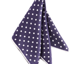Fazzoletto da taschino fatto a mano in pura seta italiana con motivo a punti. Fazzoletto da taschino artigianale in 100% seta. Fazzoletto in seta per uomo e donna.