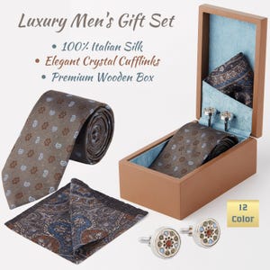 Luxe cadeauset voor heren: 100% Italiaanse zijden stropdas, pochet en elegante kristallen manchetknopen in premium houten of kartonnen doos