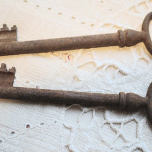 Rusty metal Keys Set of 2 rustic decor old keys Skeleton Keys vintage key steampunk craft supplies rusty metal rustic iron keys Home decor image 6