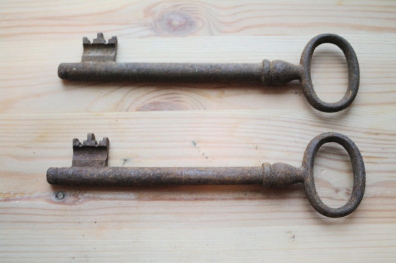 Rusty metal Keys Set of 2 rustic decor old keys Skeleton Keys vintage key steampunk craft supplies rusty metal rustic iron keys Home decor image 3