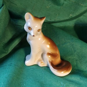 Porcelain Fox figurine, Vintage figure, Polonnoe ZHK , fox sculpture, animal statuette, USSR, 1970s