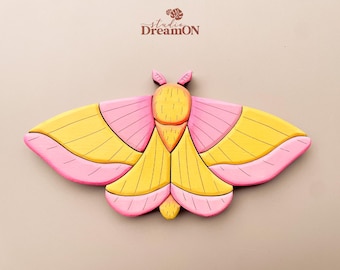 Rosy Ahorn Motte Holz Wandbild - Cottagecore Dekor für Wand - Boho Schmetterling Kinderzimmer Wandbehang