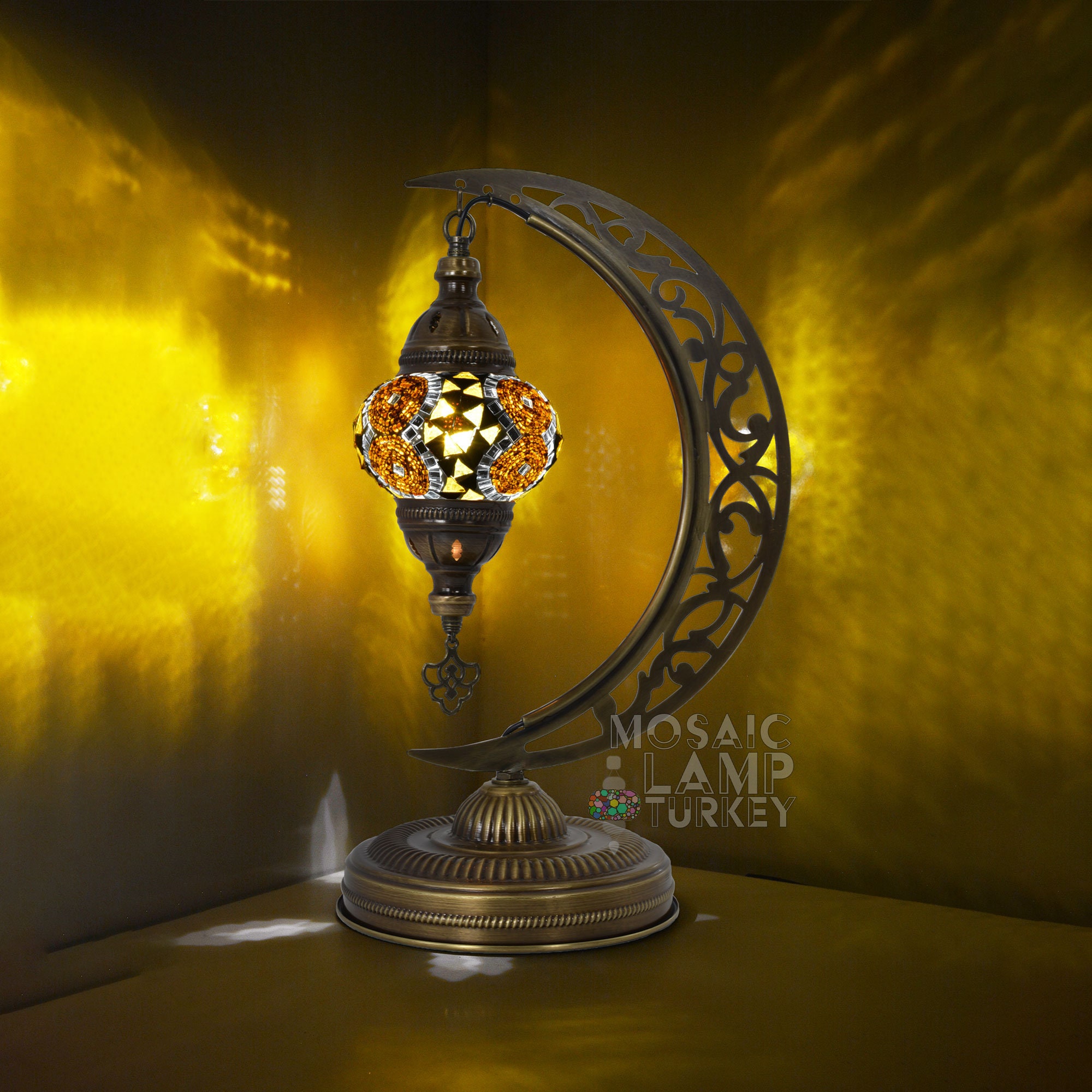 Gold mosaic top table lamp