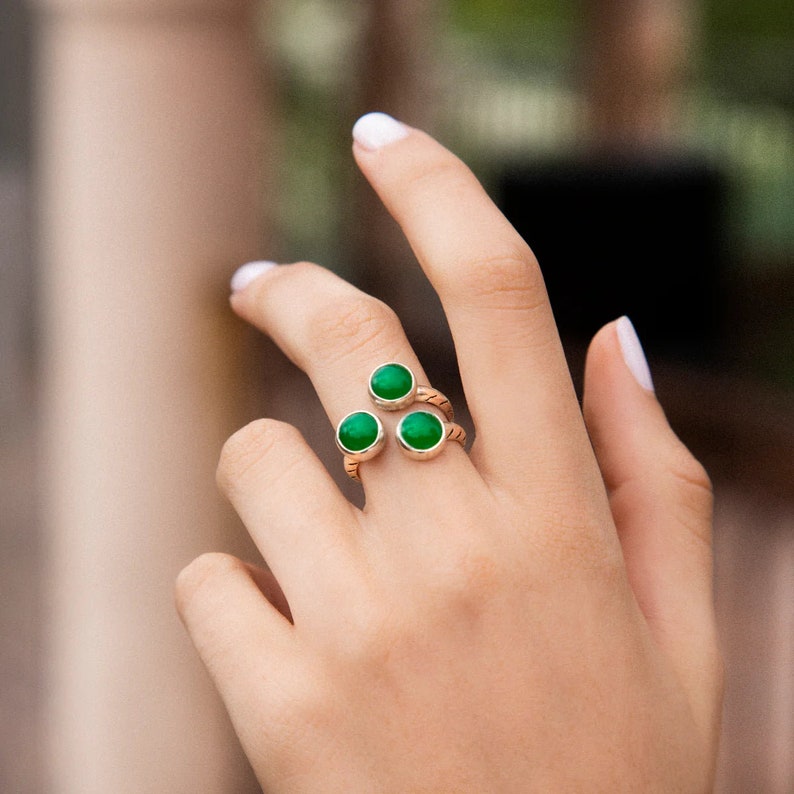 Yelli Jewels: Cultural significance: Inspired by the cherished Moroccan tradition of mint tea, this ring holds cultural significance, symbolizing hospitality, warmth, and togetherness.