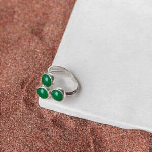 Yelli Jewels: Unique design: With its distinctive design, the Mint Tea Ring stands out as a unique piece of jewelry, capturing the essence of Moroccan aesthetics and adding a touch of individuality to your style.
