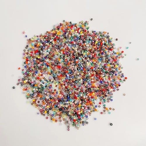 Mélange de perles de rocaille Miyuki Delicas et Rocailles en vrac (principalement de taille 15/0-11/0)