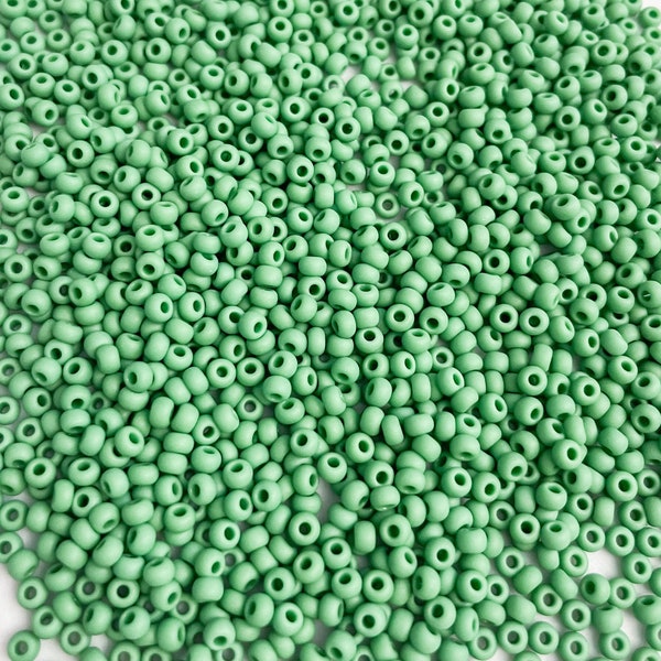 Preciosa Ornela Matte Czech Glass 8/0 Rocaille Matte Kelly Green Seed Beads