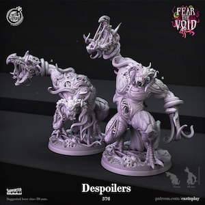 Op de afbeelding: Twee gedetailleerde, lichtpaarse Despoilers-miniaturen. De figuren hebben open monden, scherpe tanden en ingewikkelde bepantsering. De tekst "FEAR THE VOID" en "Despoilers" zijn zichtbaar. De basis is 50 mm.
