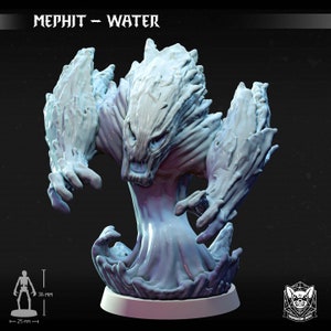 Könnte beinhalten: Eine blaue und weiße Wasser-Mephit-Miniatur für Tabletop-Rollenspiele. Die Miniatur ist etwa 9 cm hoch und aus Kunststoff. Der Mephit ist eine Kreatur aus Dungeons & Dragons.