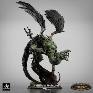 Könnte beinhalten: Eine 75mm große Hollow Vulture Miniaturfigur, die eine dunkelgrüne und schwarze Kreatur mit großen Flügeln, einem skelettierten Kopf und freiliegendem Brustkorb zeigt, auf einem braunen Baumstumpfsockel mit dem Text Hollow Vulture 75mm.