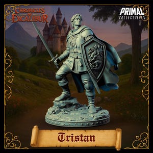 Op de afbeelding: Een monochroom blauwachtig beeldje van een ridder genaamd Tristan, met een zwaard en een schild met een drakenembleem. Het figuur staat op een rotsachtige basis, met de tekst Chronicles of Excalibur en Primal Collectibles zichtbaar.