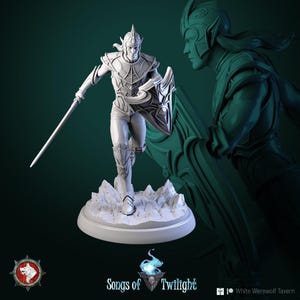 Könnte beinhalten: Eine weiße Fantasy-Figur eines Elfenkriegers in Rüstung, der ein Schwert und einen Schild hält und sich in einer Laufhaltung befindet. Die Figur steht auf einem felsigen Sockel. Der Text "Songs of Twilight" ist sichtbar.