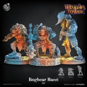 Peut inclure: Trois figurines peintes de bugbears, une race de monstres fantastiques, avec un schéma de couleurs rouge, orange et bleu. Les figurines sont posées dans une posture de combat, tenant des armes. Les figurines font partie d'un ensemble appelé "Bugbear Band 435" de la collection "Wizard's Tower".
