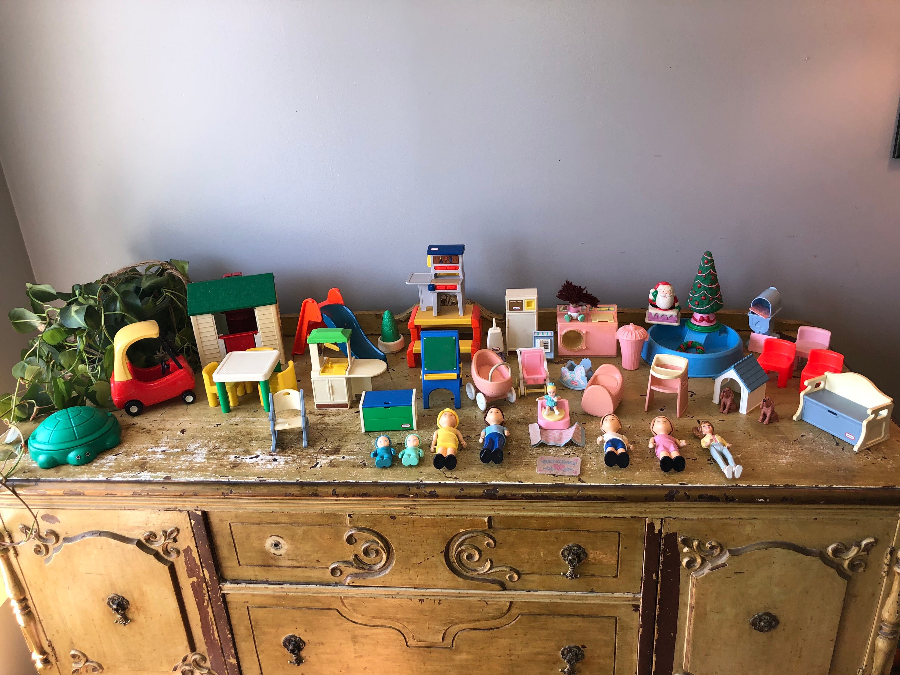 Mini sales dollhouse accessories