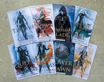 bdu bkclb: Throne of Glass | BDU Book Club, Savings Challenge, Bookish, Sarah J Maas, Cash Envelopes, Budget.