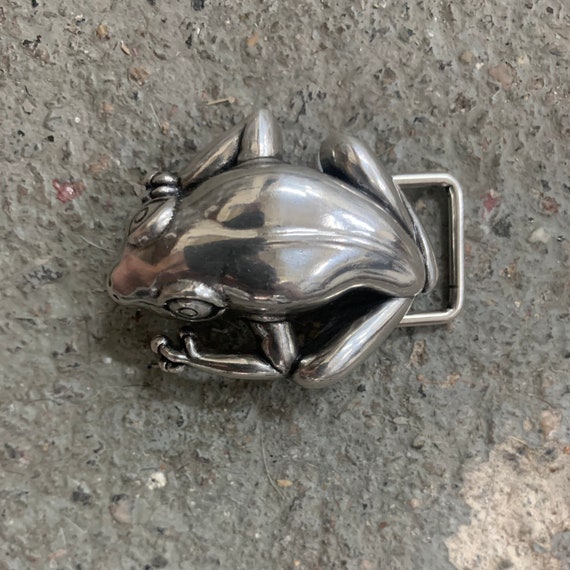 frog belt buckle