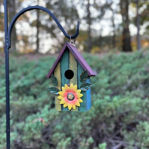 Rustic Decorative Wooden Bird House for Outside, Outdoor Hanging Wood Hand-Painted Bird House with Sunflower Decor