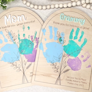 DIY handprint sign - Personalized Mother’s Day Gifts - Custom Hand Print Sign for Mom, Gifts for Grandma for Mother’s Day