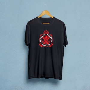 Puede incluir: Camiseta negra con un logotipo rojo y blanco que dice "Springfield Armory Since 1794".