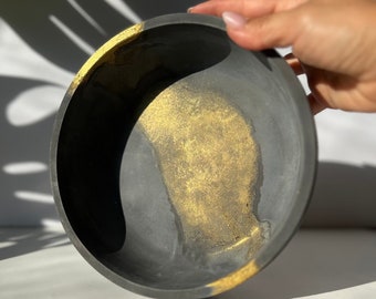 Concrete Centerpiece Bowl, Gold Streak Decorative Bowl, Decorative bowl, Wabi Sabi Decor, Concrete Bowl, Gold Home decor, Coffee Table Decor