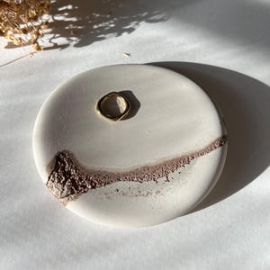 Pebble Tray, Concrete Tray, Cement tray Jewelry ring tray, Jewelry Display Minimalist,  Kintsugi, cement bedside tray, Wabi Sabi home