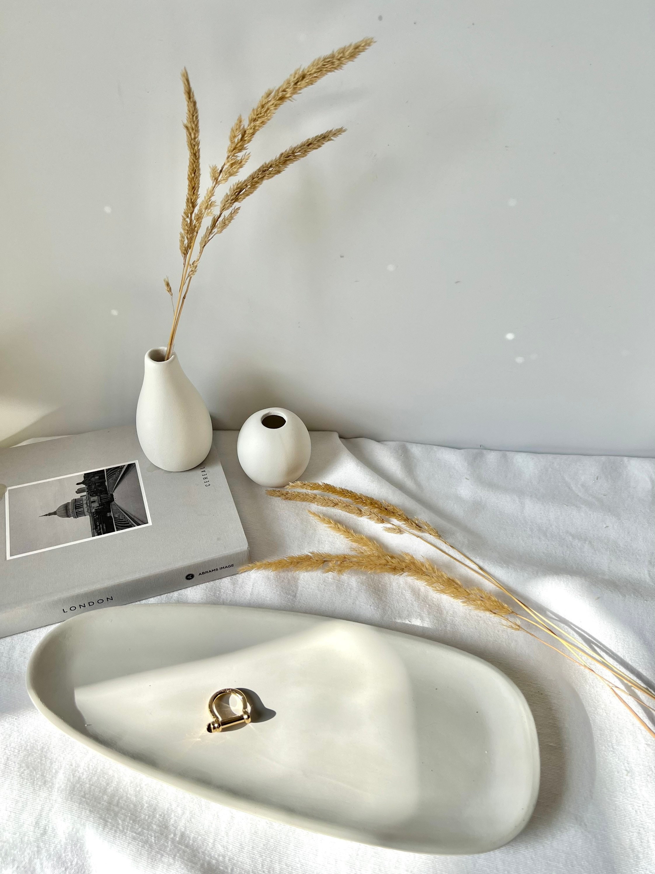 Louis Vuitton Marcel Porcelain Tray - Neutrals Decorative Accents, Decor &  Accessories - LOU812231