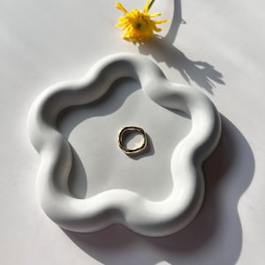 Flower Concrete Ring Tray: Handmade Jewelry Holder