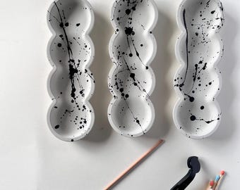 Porta incienso con salpicaduras de pintura: Decoración moderna para el hogar