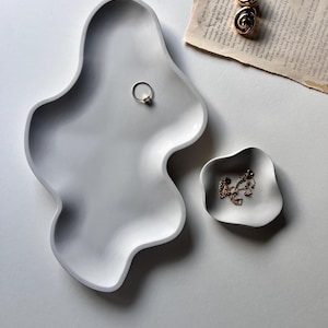 Minimalist Cement Catchall Tray: Modern Jewelry & Coffee Table Decor (11x5.5")