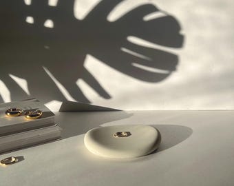Bandeja de cemento Pietra – Bandeja minimalista orgánica para guardar objetos, decoración moderna para mesa de centro, bandeja decorativa escultural, bandeja para joyas, decoración neutra para el hogar.