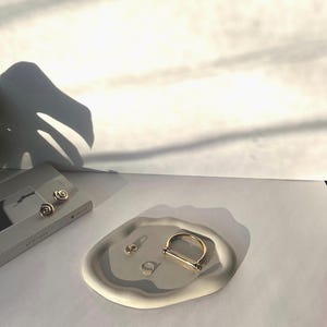 Minimal Concrete Decor, Wabi sabi decorations, Cement Cloud Tray, Concrete Catchall, Concrete Tray, Concrete jewelry dish, Coffee table tray